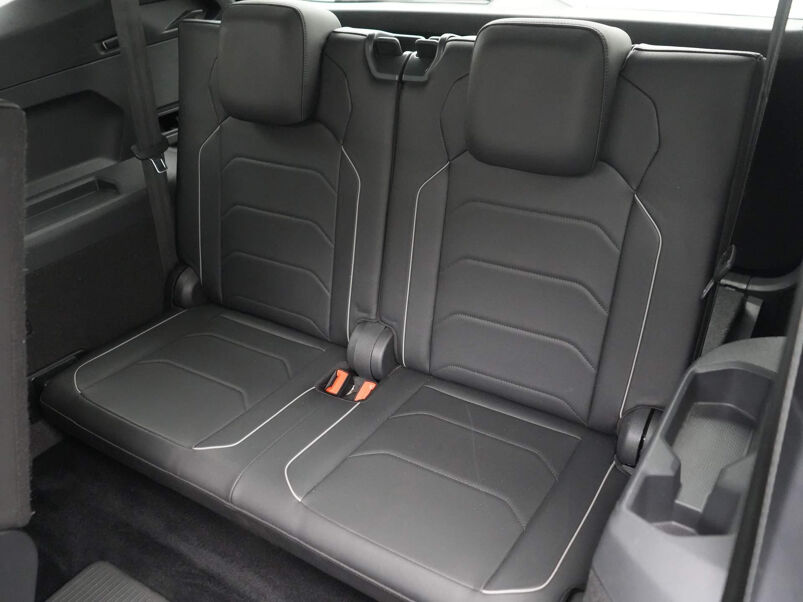 Volkswagen Tiguan Allspace 1.5 TSI Highline Business R 7p. DSG / Elek. Trekhaak / Virtual Cockpit / Elek. Stoelen / Panodak / Leer