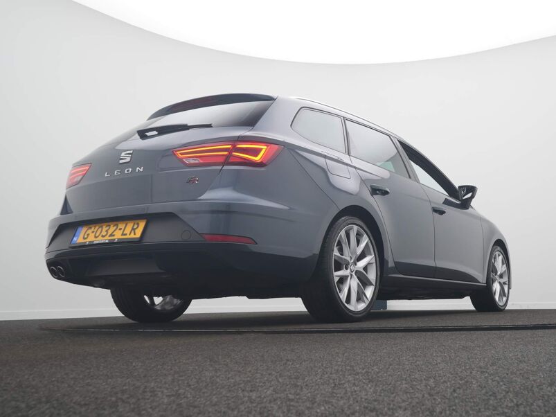 SEAT Leon ST 1.5 TSI FR Ultimate Edition | Acc | Clima | Navigatie | Camera