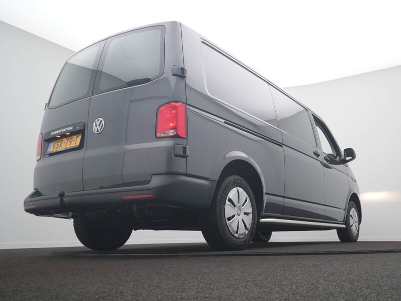 VW-Bedrijfswagens Transporter 2.0 TDI L2H1 28 Economy Business Metallic / Navigatie / Betimmering