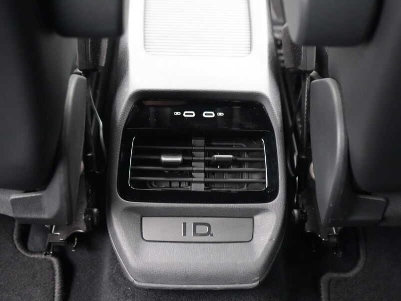 Volkswagen ID.5 Pro 77 kWh / Warmtepomp / Adaptive Cruise Control / Camera / Stoelverwarming