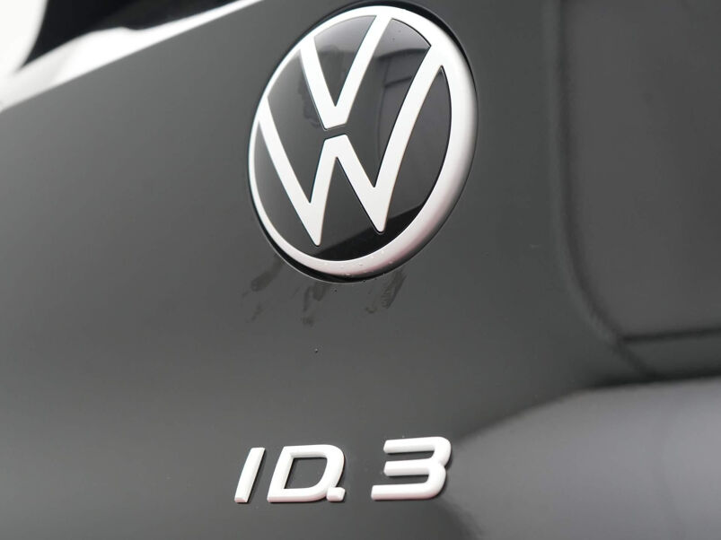 Volkswagen ID.3 Pure 45 kWh Adaptive Cruise Control / Navigatie / 18" LM