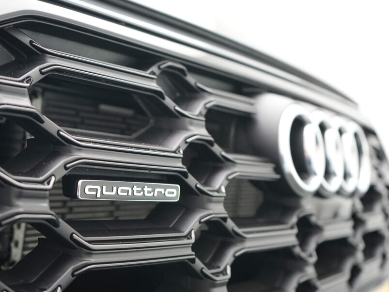 Audi Q5 50 TFSI e S edition Competition 299PK | S-Line| LUCHTVERING | TOUR & CITY | LEER | TREKHAAK