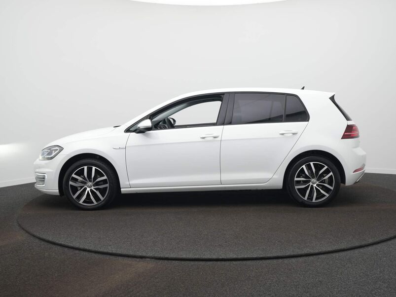 Volkswagen e-Golf E-DITION Navigatie - Cruise - 17 Inch