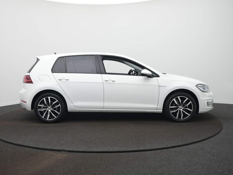 Volkswagen e-Golf E-DITION Navigatie - Cruise - 17 Inch