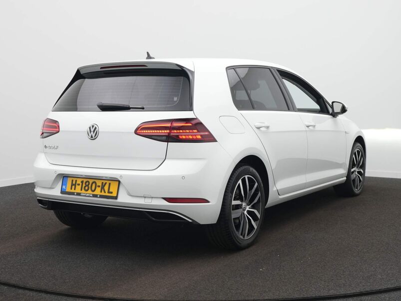 Volkswagen e-Golf E-DITION Navigatie - Cruise - 17 Inch