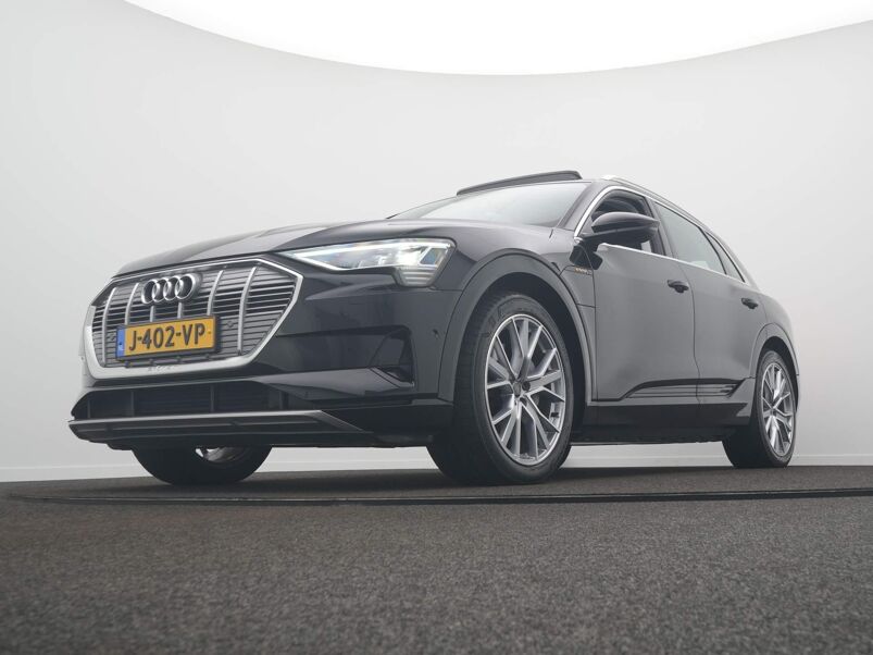 Audi e-tron 55 quattro Business edition Plus 95 kWh | Panoramadak | Trekhaak | Adap. Cruise | Leer | Elek. Stoelen