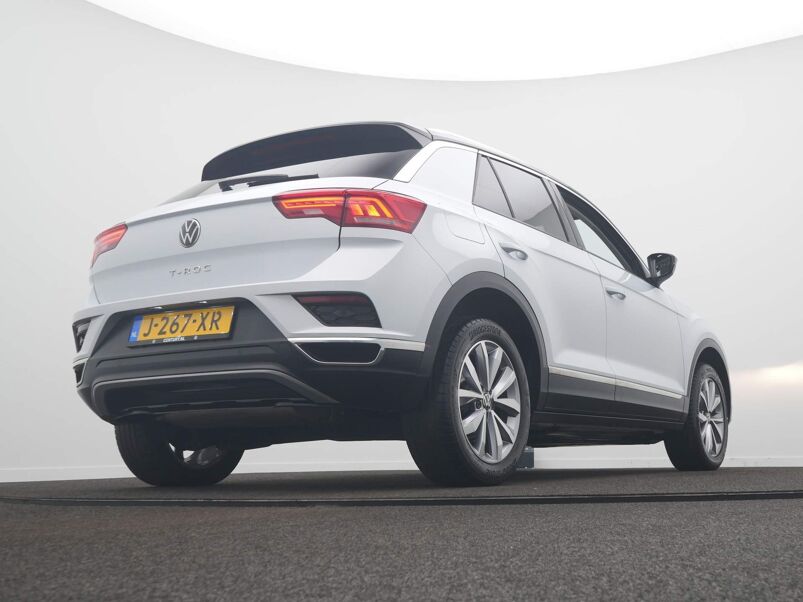 Volkswagen T-Roc 1.0 TSI Style Adaptive cruise / Navi / DAB / Achteruitrijcamera