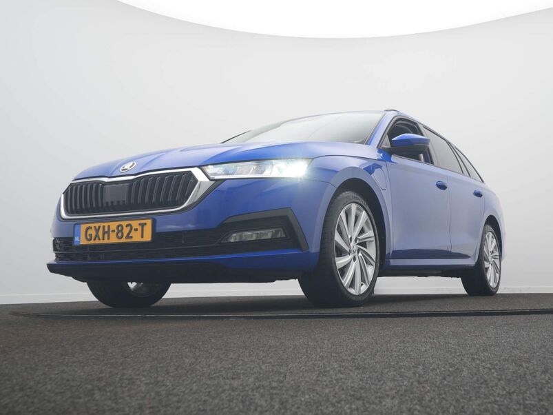 Škoda Octavia Combi Combi 1.4 TSI iV PHEV Business Edition / Cruise / Climate / Carplay / Sensoren