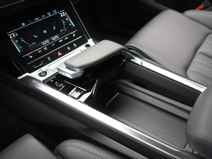 Audi e-tron 55 quattro Advanced edition Plus 95 kWh Leer / Panoramadak / Head-Up