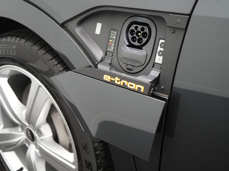 Audi e-tron 55 quattro Advanced edition Plus 95 kWh Leer / Panoramadak / Head-Up