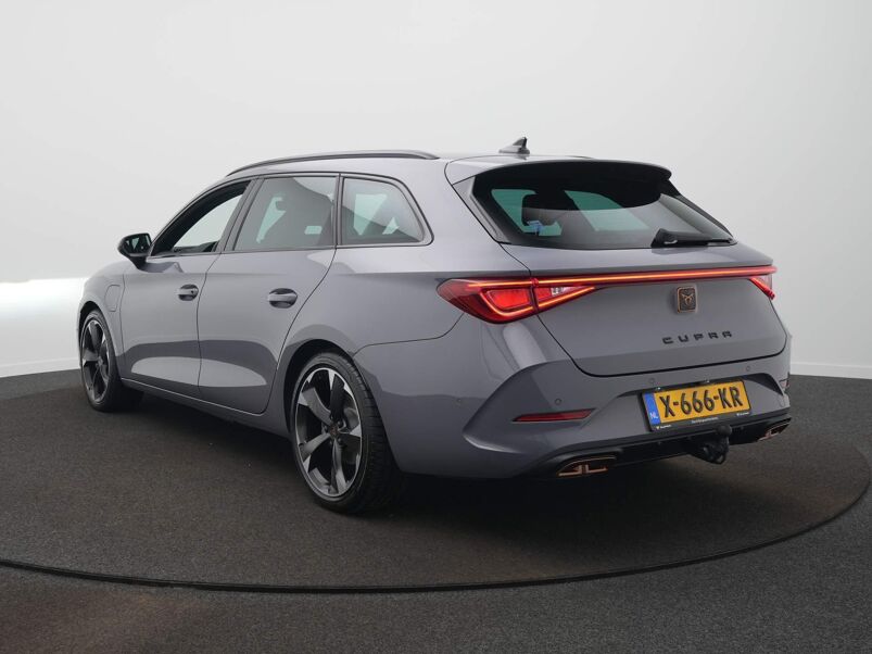 CUPRA Leon Sportstourer 1.4 e-Hybrid Schaalstoelen | Elek. Trekhaak | Adap. Cruise | Camera | Sfeerverlichting