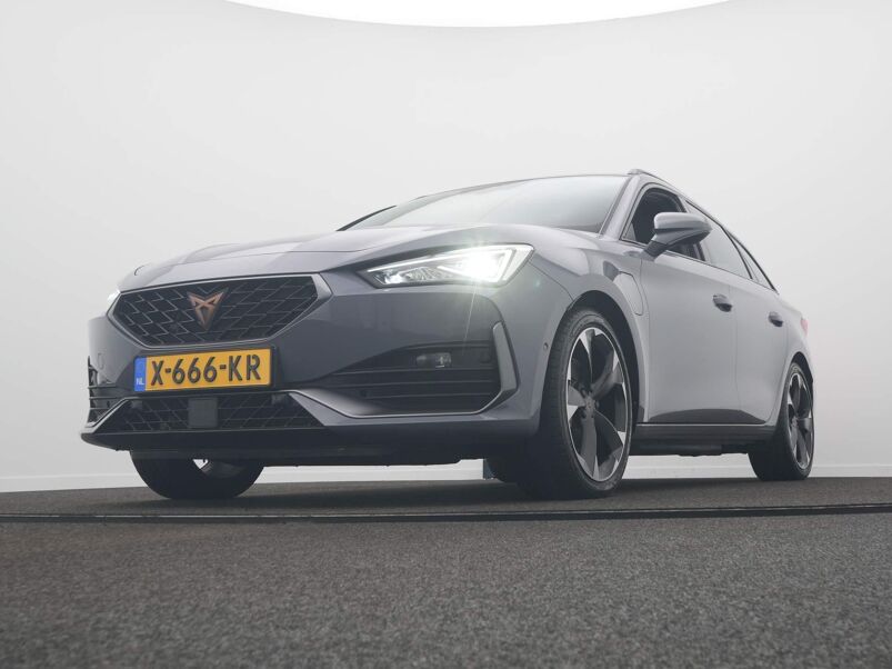 CUPRA Leon Sportstourer 1.4 e-Hybrid Schaalstoelen | Elek. Trekhaak | Adap. Cruise | Camera | Sfeerverlichting