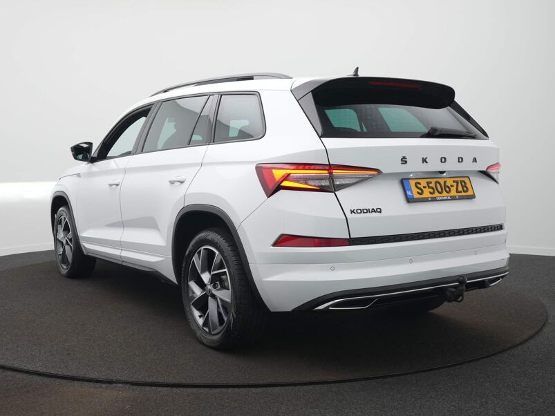 Škoda Kodiaq 1.5 TSI Sportline Business 7p. DSG / Panodak / Elek. Trekhaak / Camera / Elek. Stoel