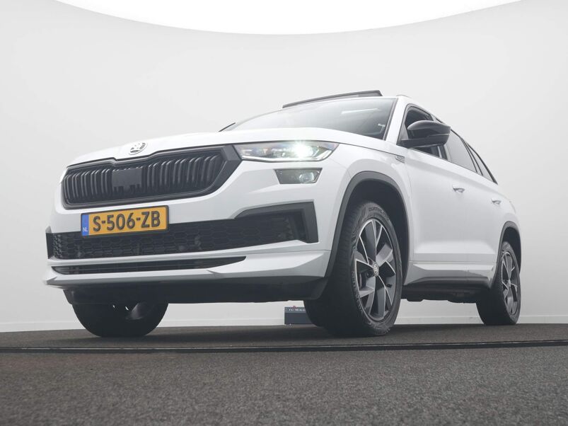 Škoda Kodiaq 1.5 TSI Sportline Business 7p. DSG / Panodak / Elek. Trekhaak / Camera / Elek. Stoel