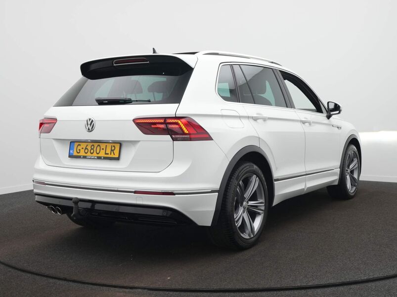 Volkswagen Tiguan 1.5 TSI R-Line Business Trekhaak - Panoramadak - Navigatie - R-Line