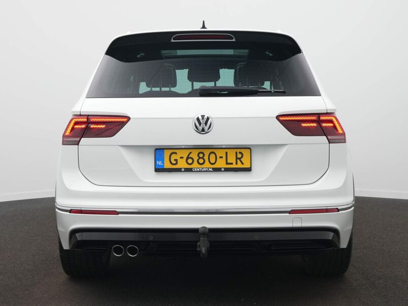 Volkswagen Tiguan 1.5 TSI R-Line Business Trekhaak - Panoramadak - Navigatie - R-Line