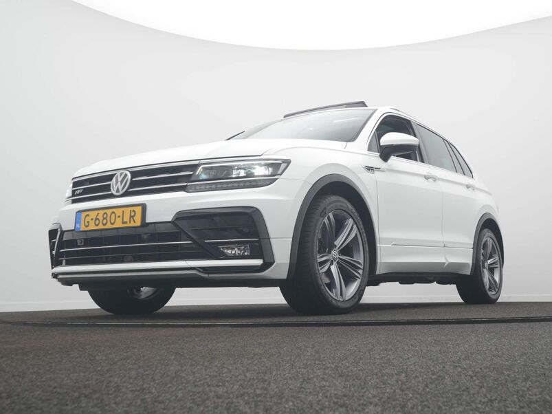 Volkswagen Tiguan 1.5 TSI R-Line Business Trekhaak - Panoramadak - Navigatie - R-Line