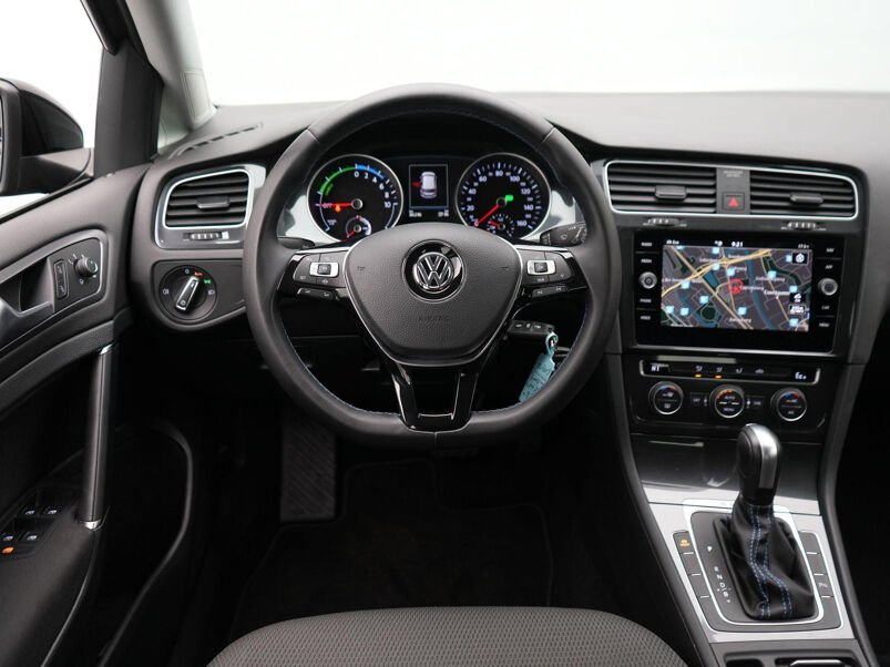 Volkswagen e-Golf E-DITION / Climate / Sensoren / LED / Navi