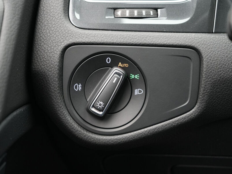 Volkswagen e-Golf E-DITION / Climate / Sensoren / LED / Navi