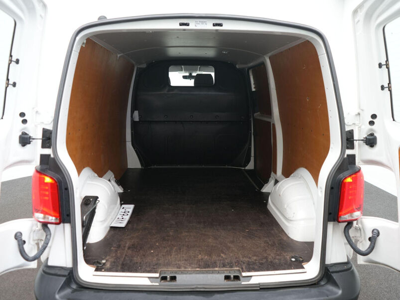 VW-Bedrijfswagens Transporter 2.0 TDI L2H3 28 / Trekhaak / Cruise / Sensoren / Carplay