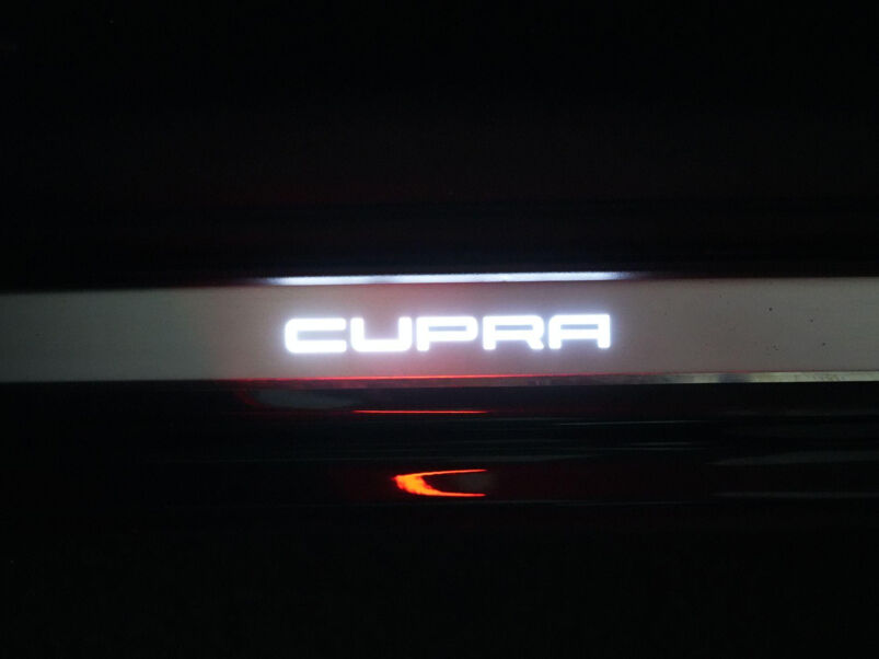 CUPRA Formentor 1.4 e-Hybrid Performance 225PK / Adap. Cruise / Elek. Kuipstoel / LED / Camera