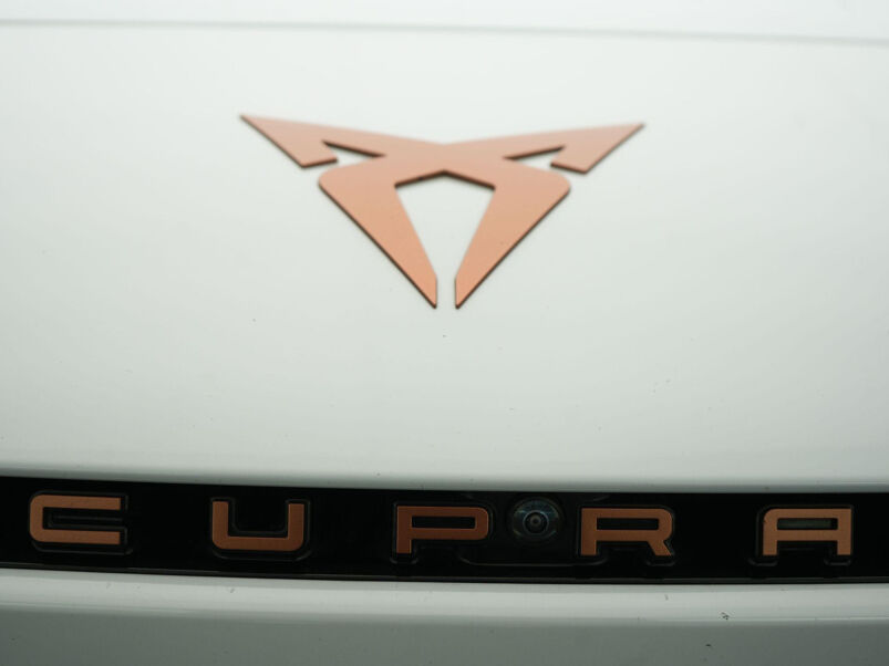 CUPRA Born Copper Edition One 62 kWh / Panodak / Elek. Stoelen / 360 Camera / HUD /